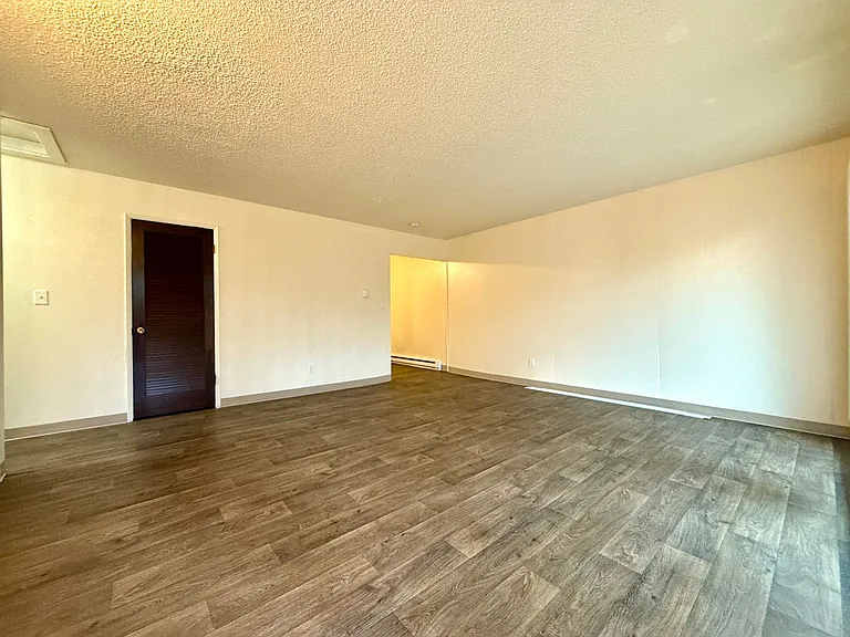 0138-01 Reed Apartments — Photo 6