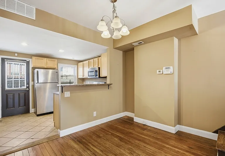 1214 Marshall St — Photo 4