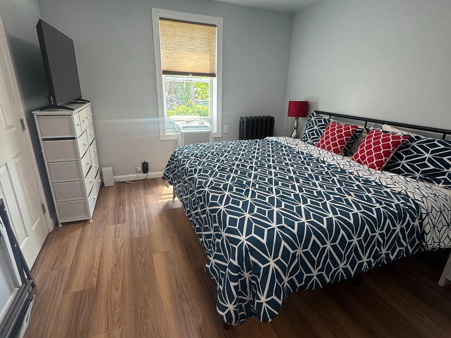 3 bed, 1.0 bath, 1100 sqft, $1,014 — Photo 1