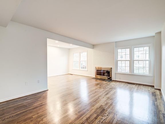 4th image of 1010 N Vail St