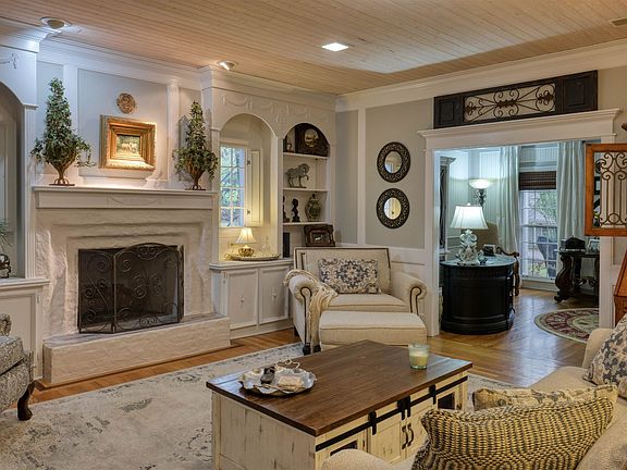 4th image of 2857 Old Elm Ln
