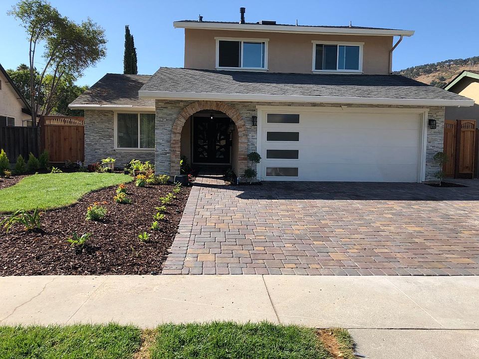 1st image of 476 Los Pinos Way