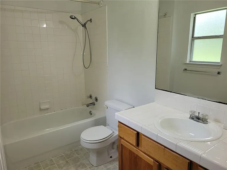 1501 Prather St — Photo 7