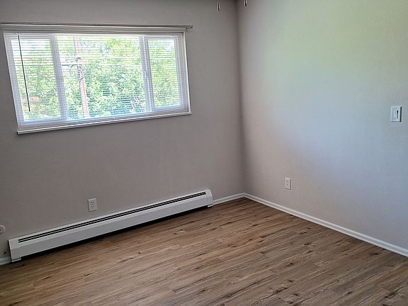 4th image of 542 Yale Pl APT B
