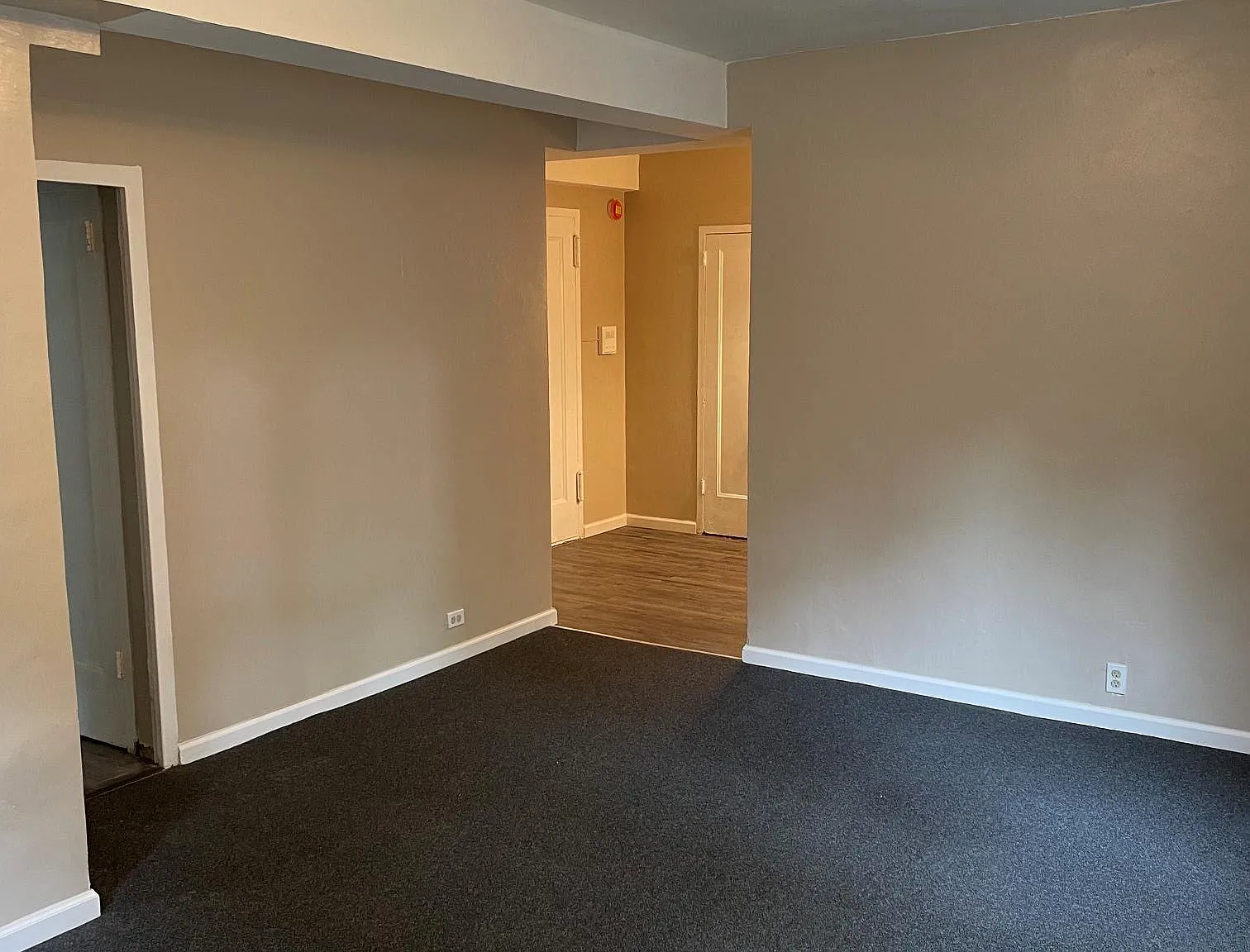 1 bed, 1.0 bath, 875 sqft, $2,762 — Photo 2