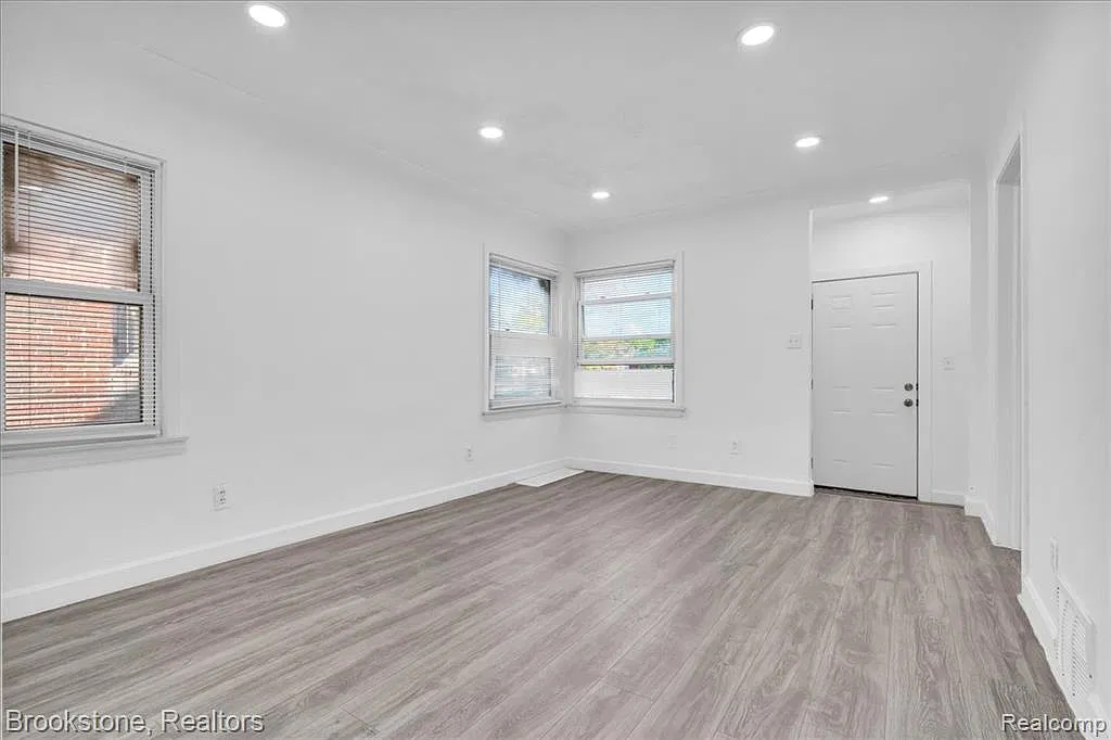 3 bed, 1.0 bath, 1666 sqft, $1,250 — Photo 4