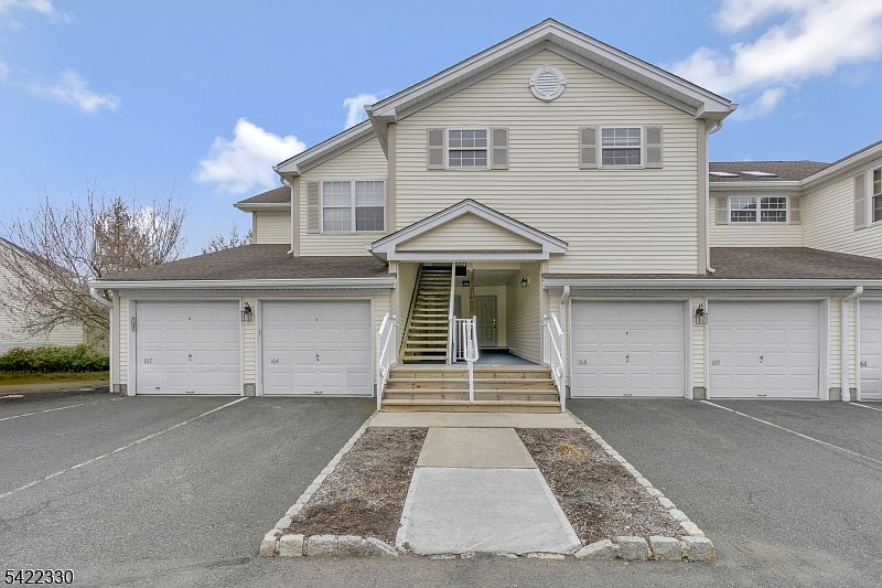 1st image of 164 Potomac Dr