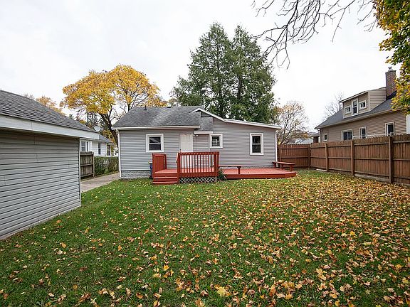 3rd image of 2069 Prospect Ave NE