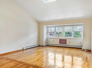 41-43 Little Neck Pkwy #4, Little Neck, NY 11363