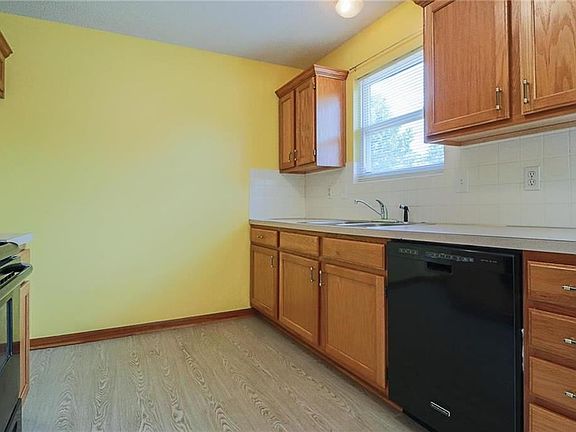3rd image of 10405 E 63rd Ter