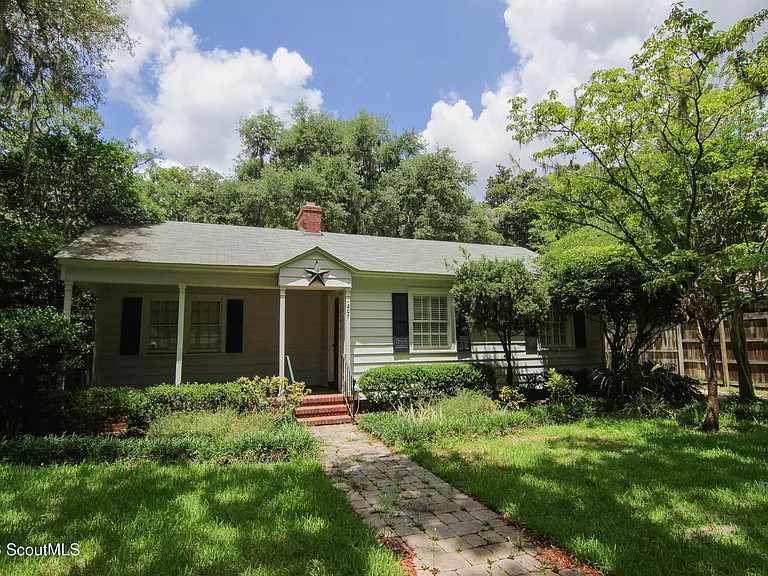 1207 Pine Ave — Photo 7