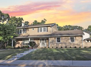 100 E Hattendorf Ave, Roselle, IL 60172