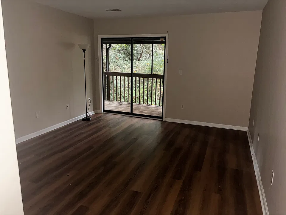 137 Willow Ct #4