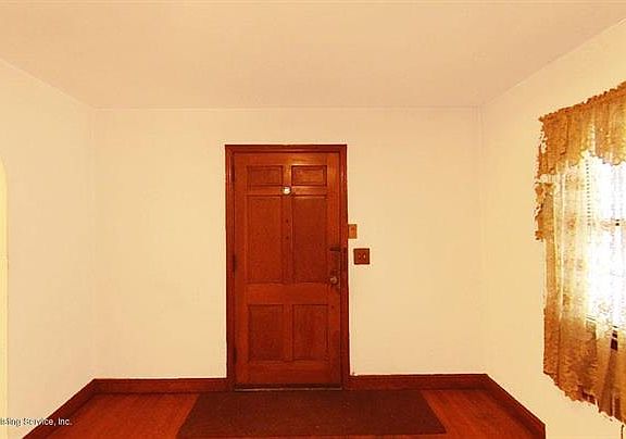 5th image of 242 Sharpe Ave