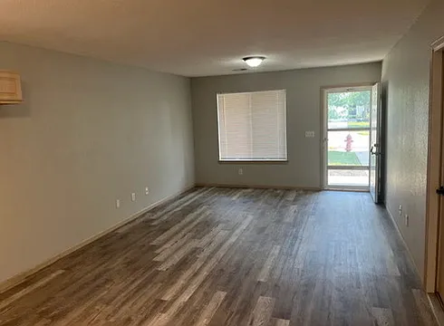 2 bed, 1.5 bath, $1,200 — Photo 2