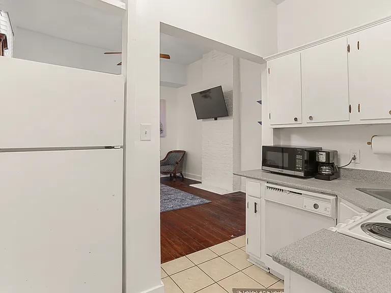 1124 Jackson Ave #1 — Photo 7