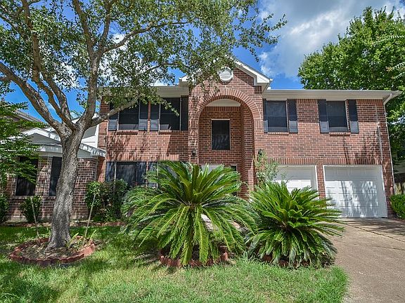 2nd image of 8138 Golf Green Cir