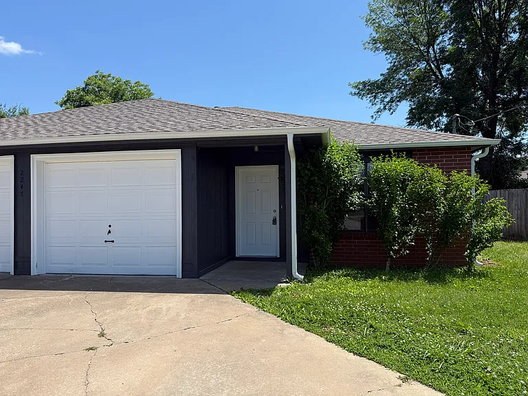 2247 Emily Circle Dr #A — Photo 1