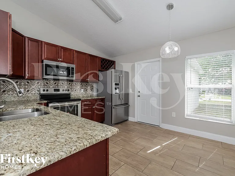 1031 Heron Ct — Photo 7