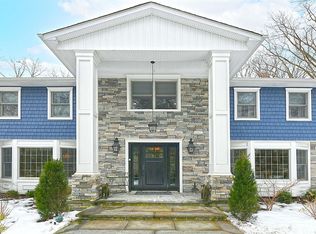 5 Stony Run Ct, Dix Hills, NY 11746