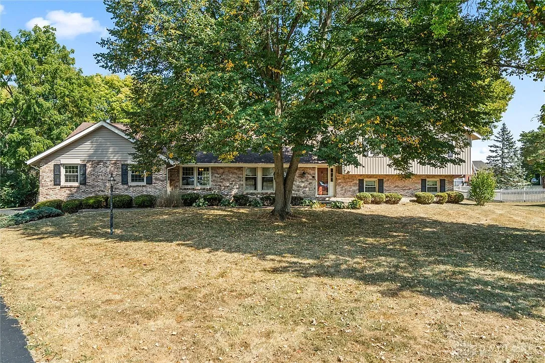 465 Birchwood Ct photo 1