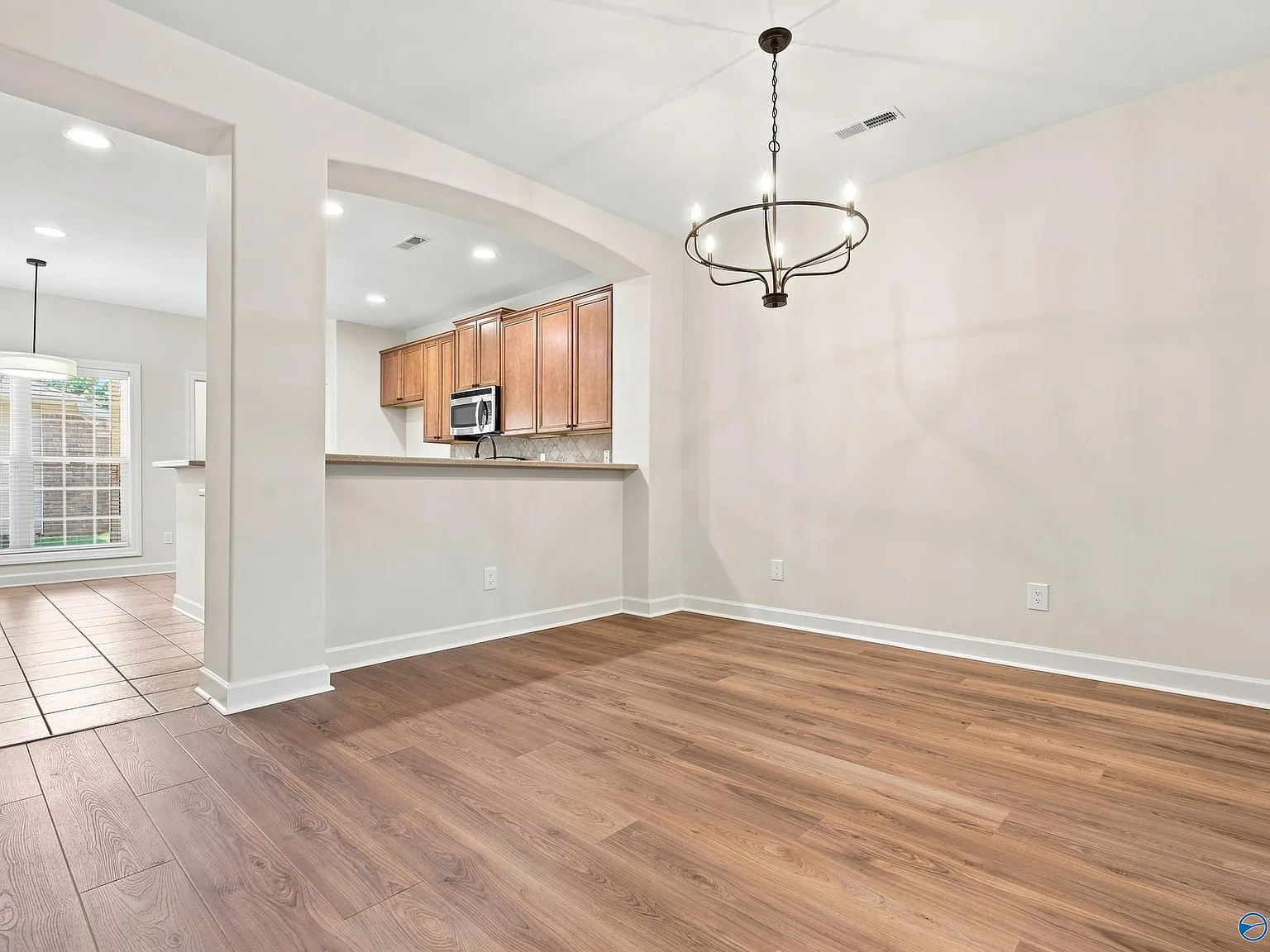 3 bed, 2.5 bath, 1865 sqft, $2,000 — Photo 3