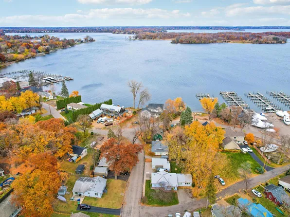 25/15 Waseca Ave, Excelsior, MN 55331