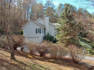 48 Falling Spring Rd, Clyde, NC 28721