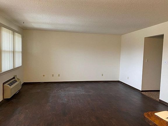 4th image of 2900 N Fulton Ave #6