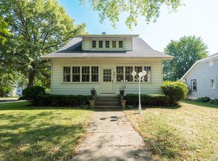 301 S White St, Mackinaw, IL