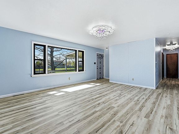 4th image of 3007 E Tillman Rd
