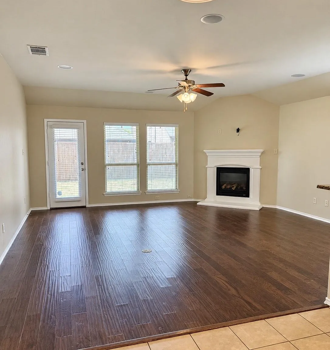 4 bed, 2024 sqft, $2,450 — Photo 2