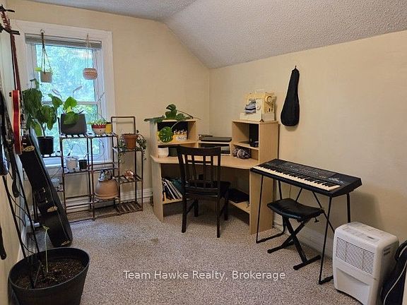 3rd image of 405 Dominion Ave