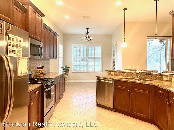 4th image of 12150 Thornhill Ct