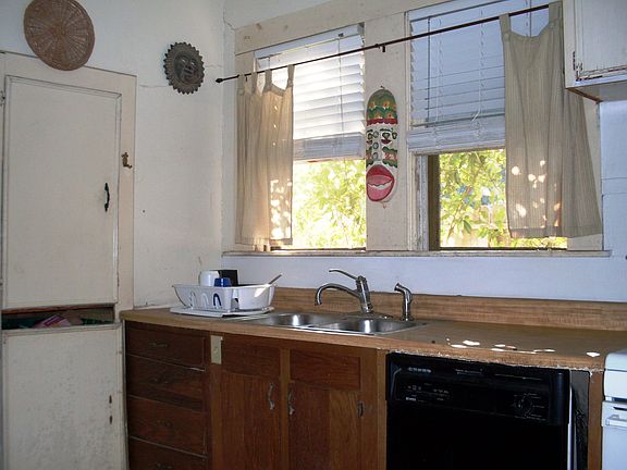 4th image of 819 Furman Ave