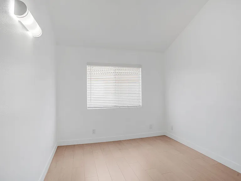 15520-15526 Belshire Ave — Photo 31