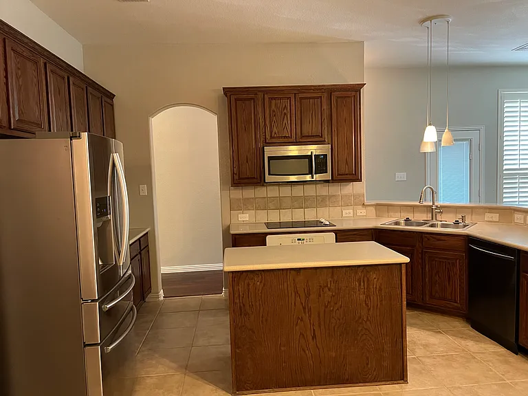2413 Bridgeport Dr — Photo 5