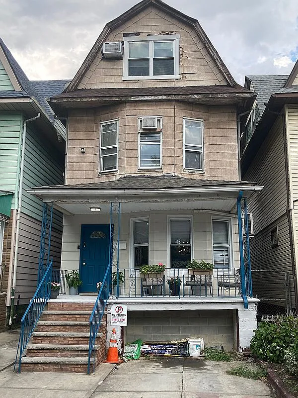 805 E 8th St photo 1