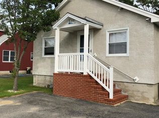 208 S Tibbetts Ave, Wells, ME 04090