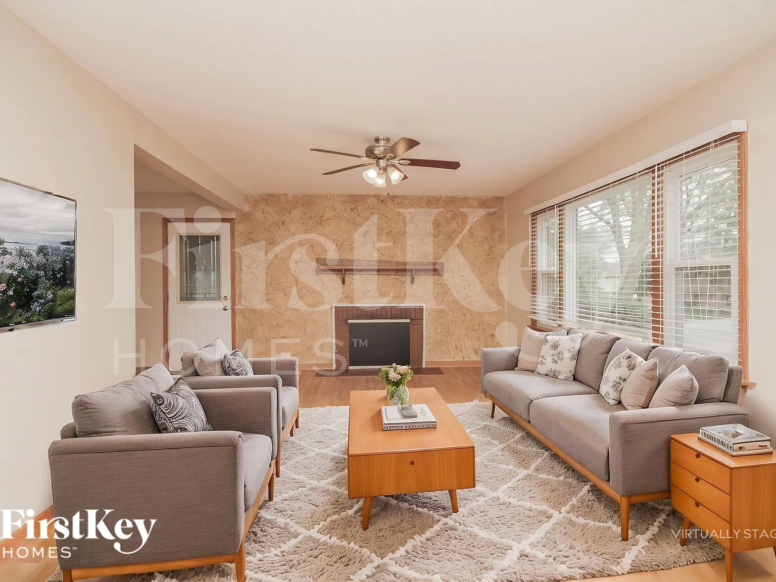 4 bed, 2.0 bath, 1716 sqft, $2,705 — Photo 4