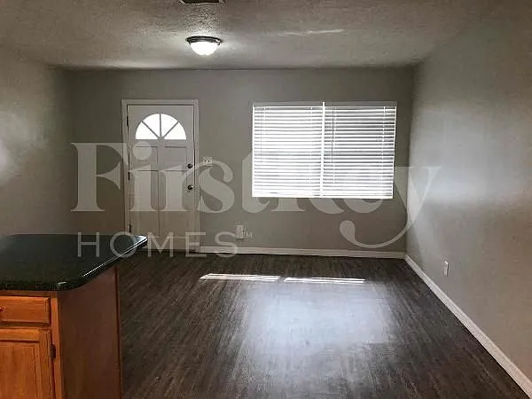 Building Photo - 4707 W Bay Ave
