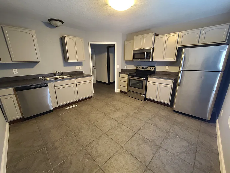 1006 E Wayne St #1/2 — Photo 6