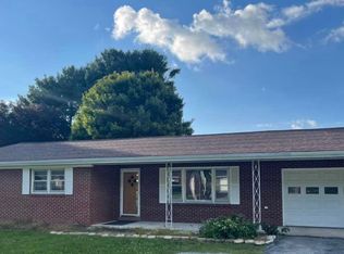 107 Pleasant View Dr, Bluefield, VA 24605