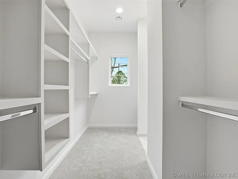 1414 E University Ave — Photo 23
