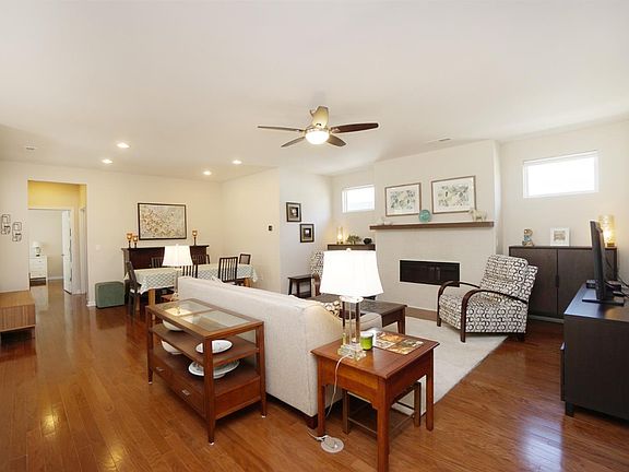 5th image of 1726 Oak Grove Ln