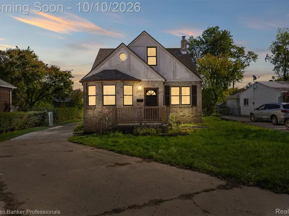 29344 Utica Rd, Roseville, MI 48066