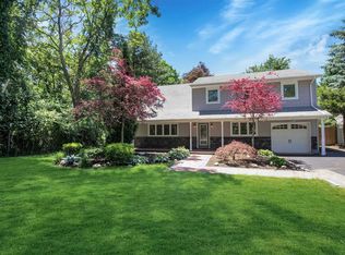 5 Robin Ln, Kings Park, NY 11754