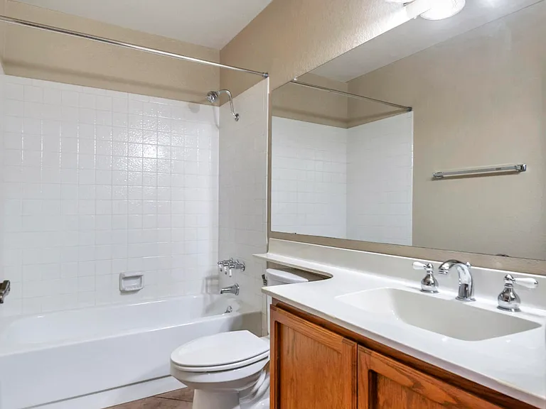 229 E Anderson Ave — Photo 15