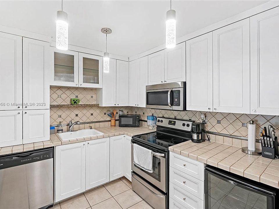 1st image of 4273 NW 89th Ave APT 204