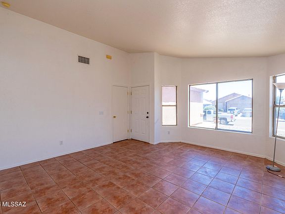 3rd image of 4611 Calle Las Cruces
